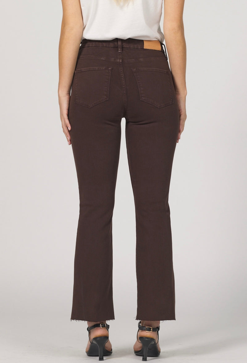 Jeanne in Dark Oak