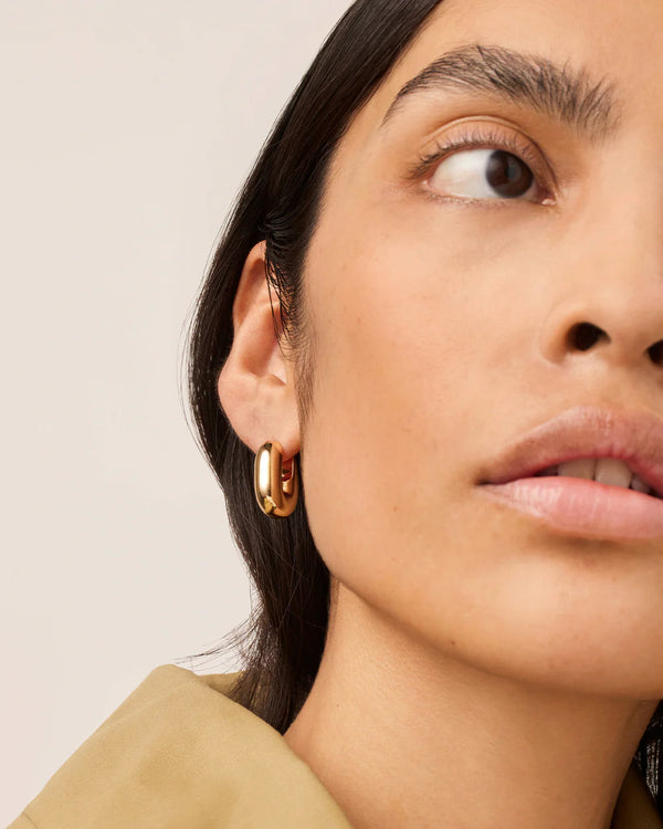 Puffy U Link Earrings in Gold