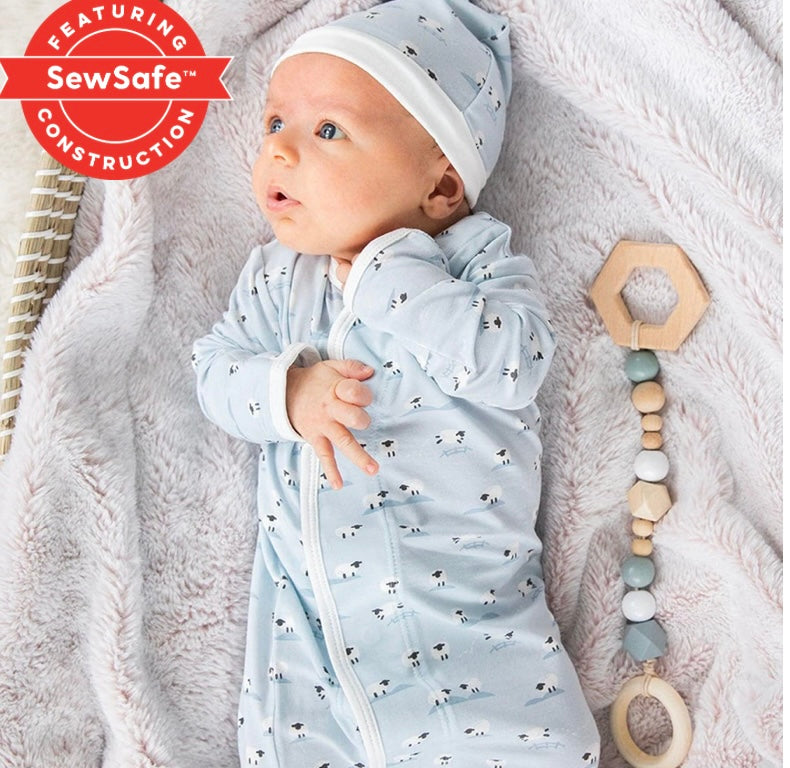 Magnetic gown & hat in baby blue